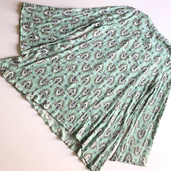 Forever 21 Blue Bell Sleeve Boho Keyhole Tunic Top - Picture 4 of 5